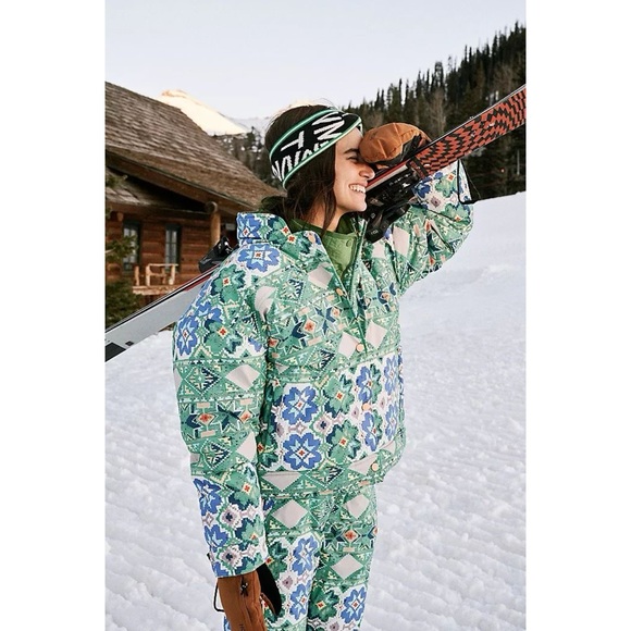 Free People Jackets & Blazers - Free People Bunny Slope Printed Puffer Jackets Size Large